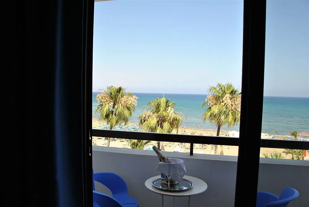 Les Palmiers Beach Boutique Hotel & Luxury Apartments Larnaca