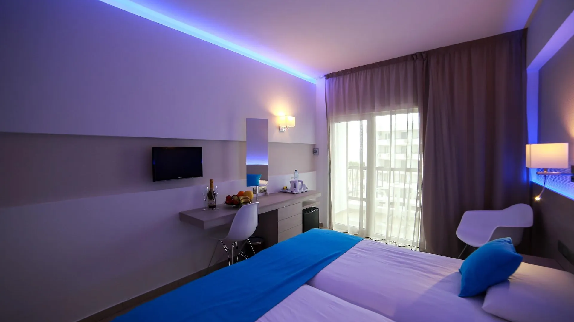 Les Palmiers Beach Boutique Hotel & Luxury Apartments Larnaca 2*,