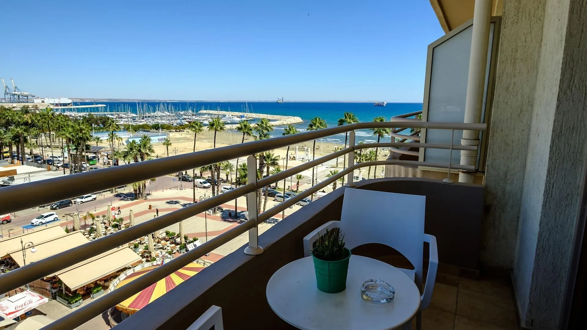 **  Les Palmiers Beach Boutique Hotel & Luxury Apartments Larnaca Cyprus