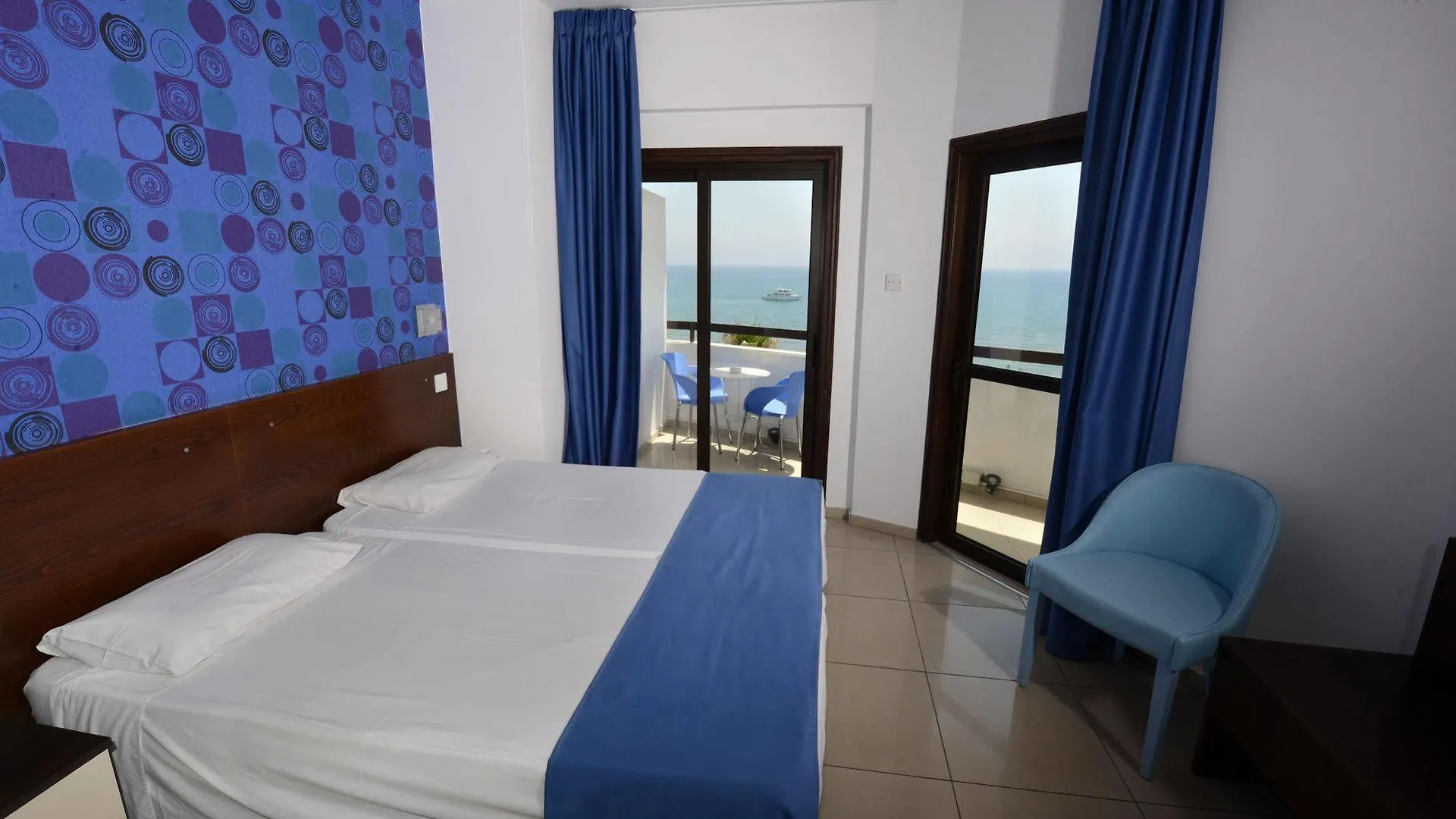 **  Les Palmiers Beach Boutique Hotel & Luxury Apartments Larnaca Cyprus